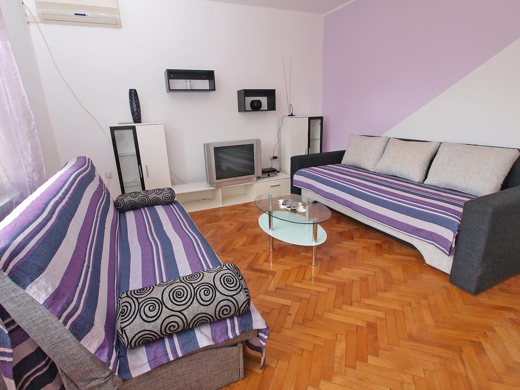 Apartments Ivanka 1056 Pula Bagian luar foto