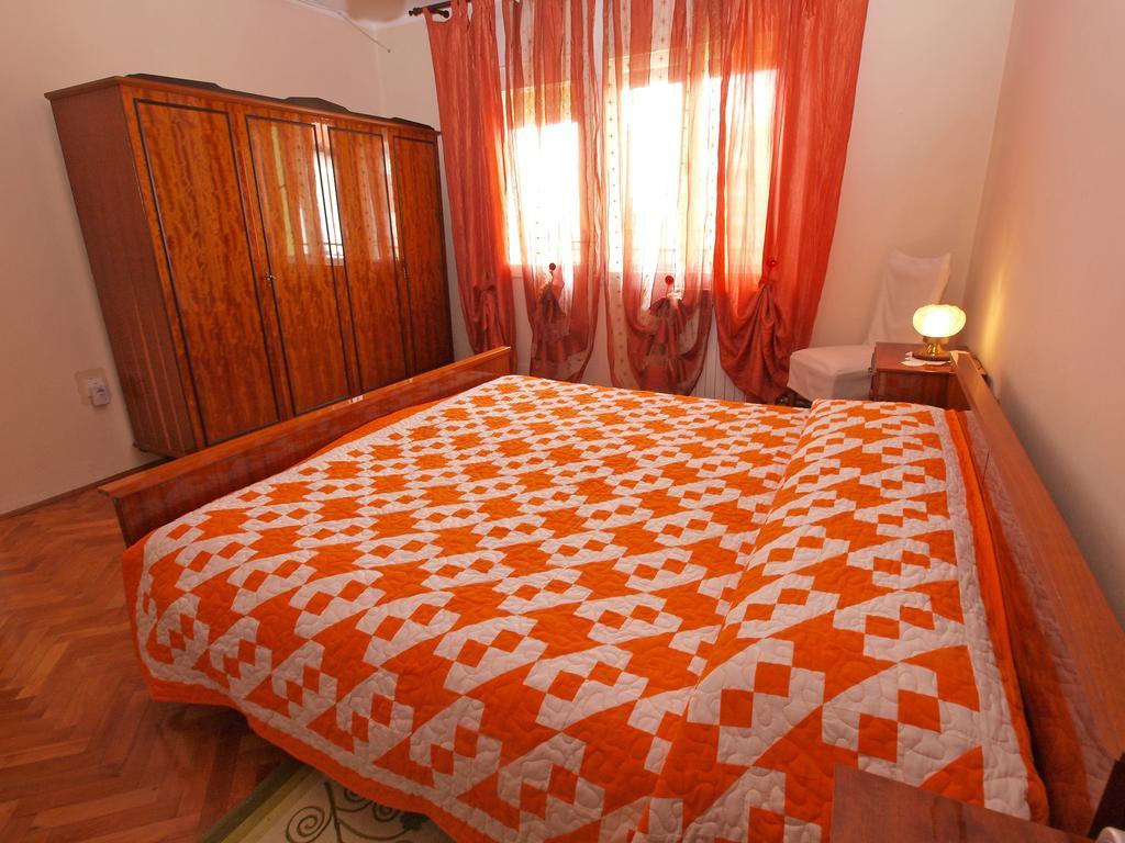 Apartments Ivanka 1056 Pula Bagian luar foto