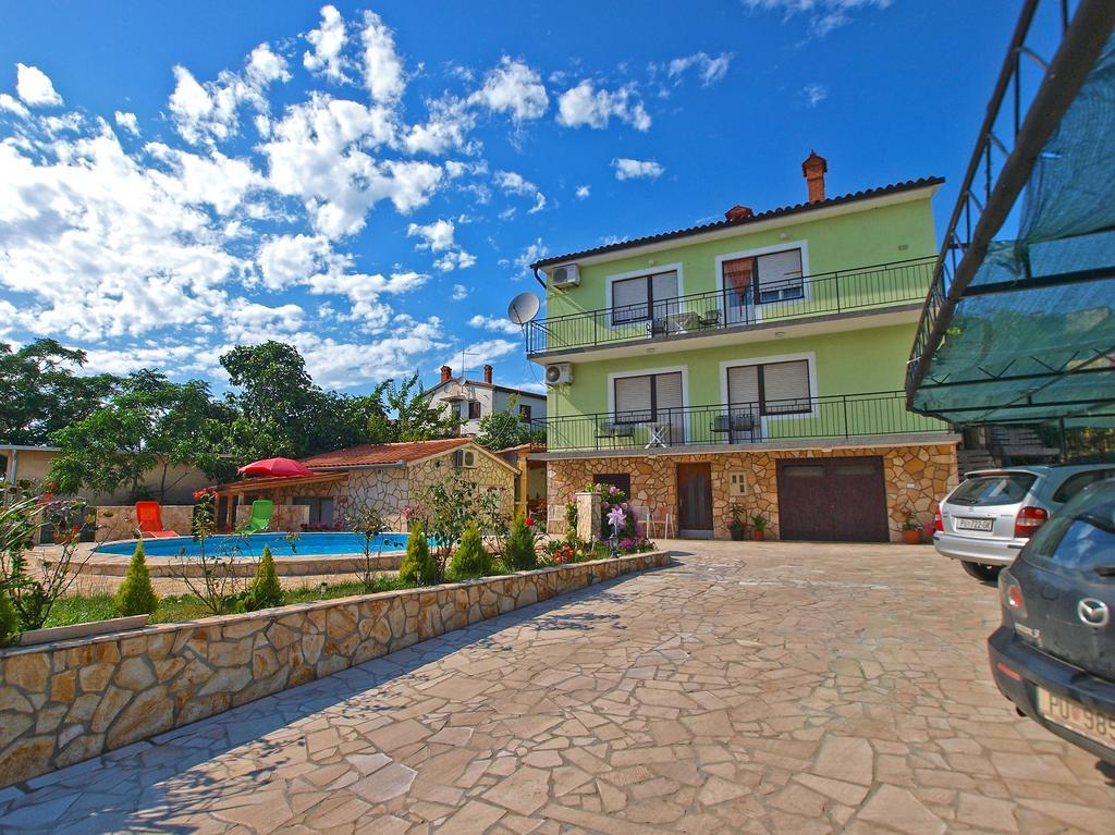 Apartments Ivanka 1056 Pula Bagian luar foto