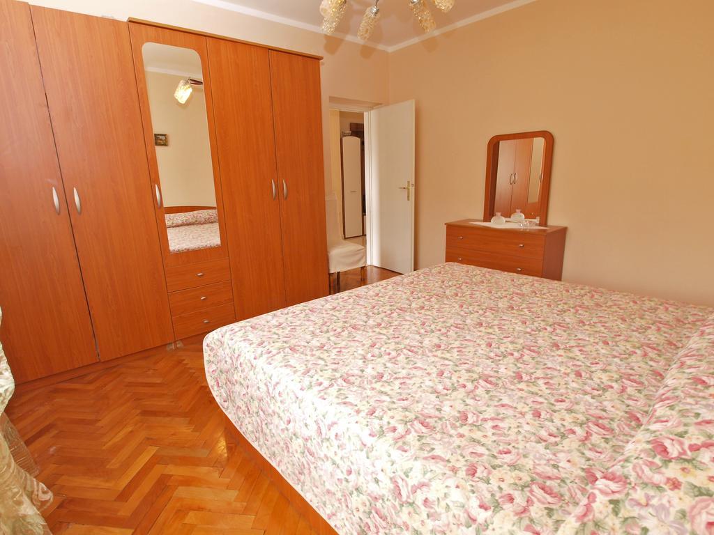 Apartments Ivanka 1056 Pula Bagian luar foto