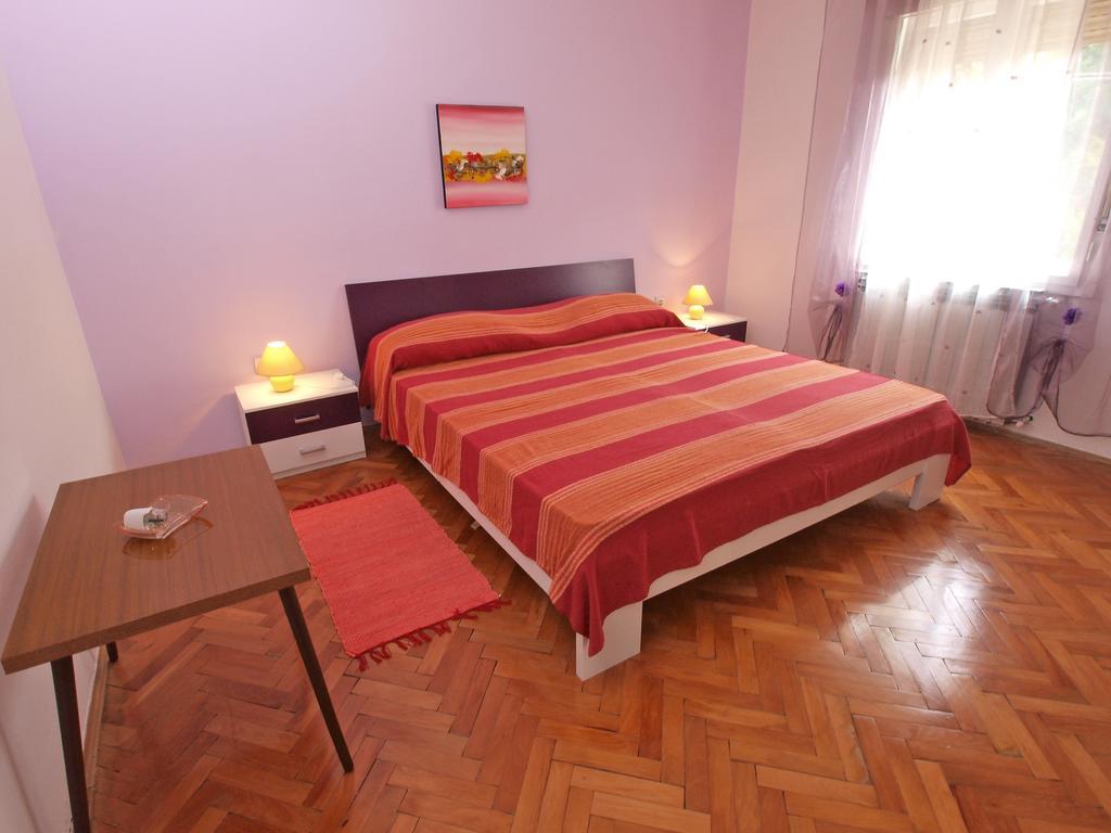 Apartments Ivanka 1056 Pula Bagian luar foto