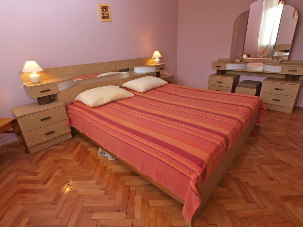 Apartments Ivanka 1056 Pula Bagian luar foto