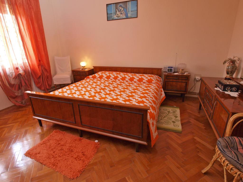 Apartments Ivanka 1056 Pula Bagian luar foto