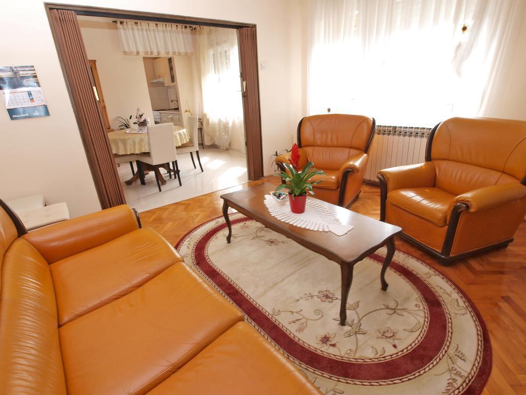 Apartments Ivanka 1056 Pula Bagian luar foto
