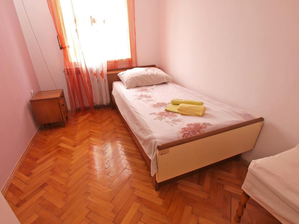 Apartments Ivanka 1056 Pula Bagian luar foto