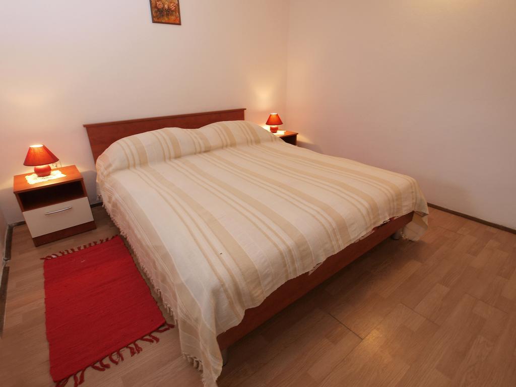 Apartments Ivanka 1056 Pula Bagian luar foto