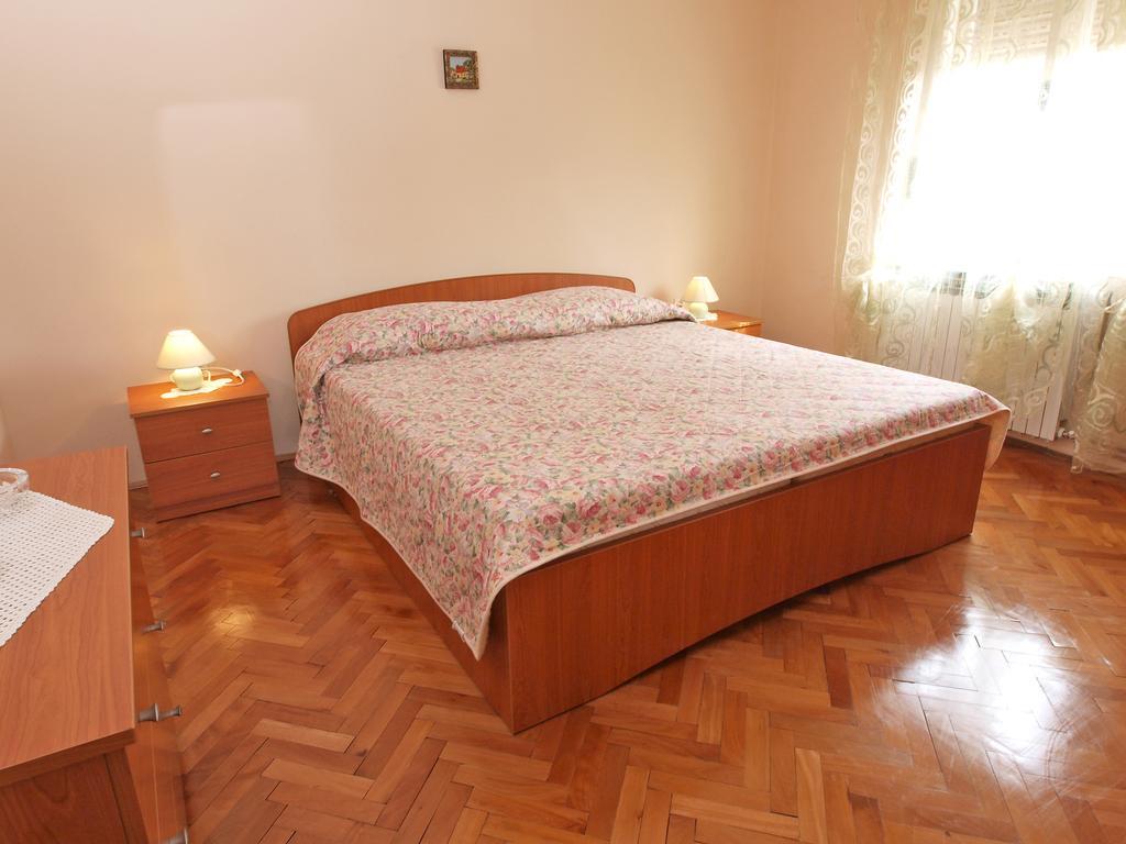 Apartments Ivanka 1056 Pula Bagian luar foto