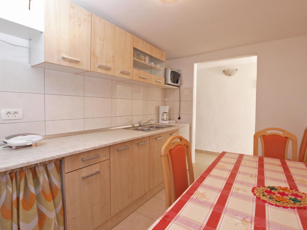 Apartments Ivanka 1056 Pula Bagian luar foto