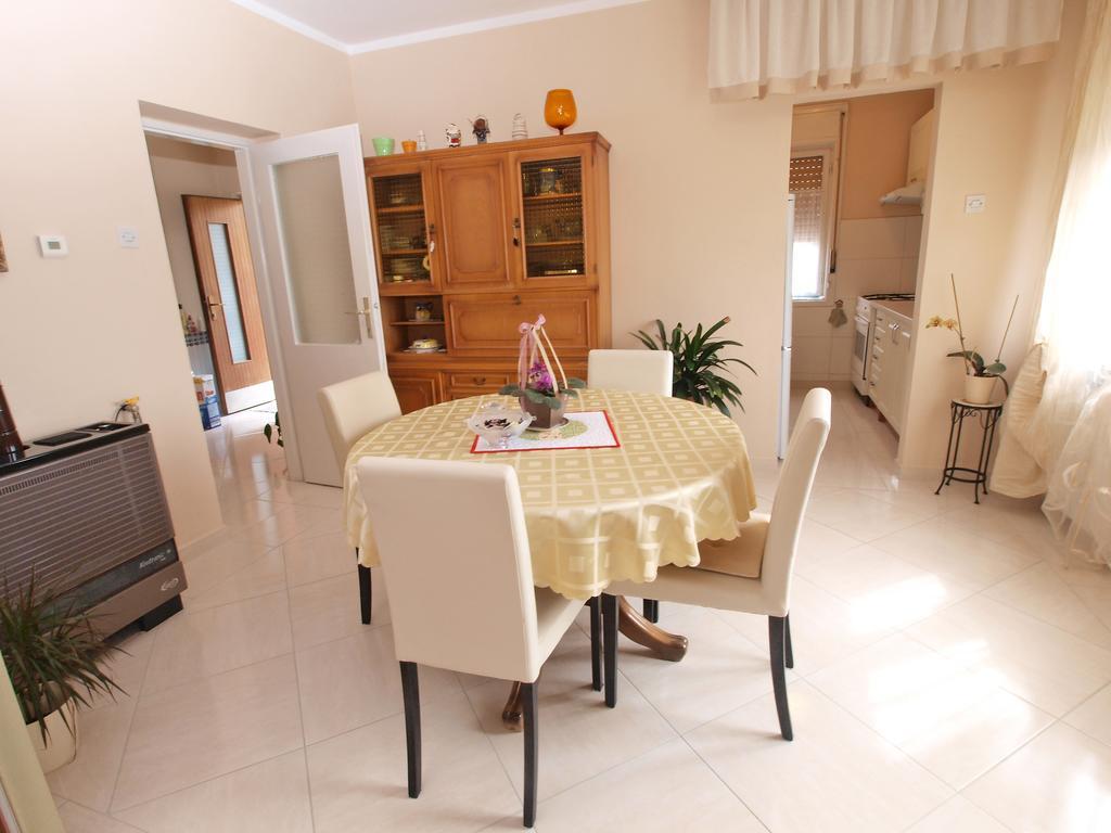 Apartments Ivanka 1056 Pula Bagian luar foto