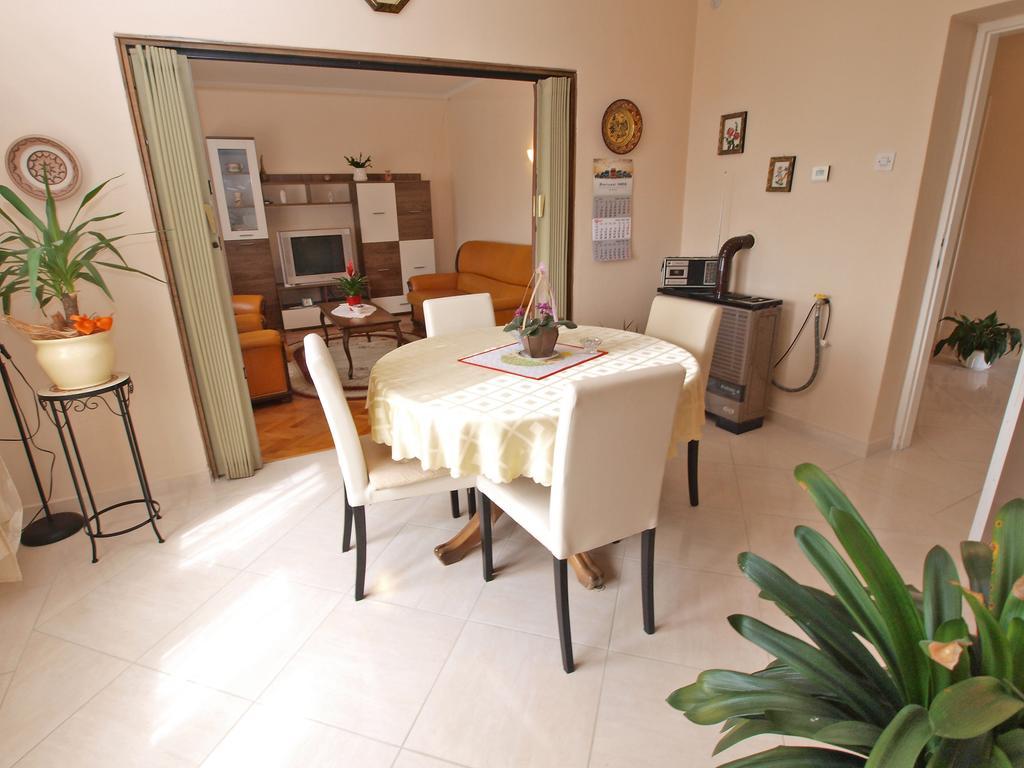 Apartments Ivanka 1056 Pula Bagian luar foto