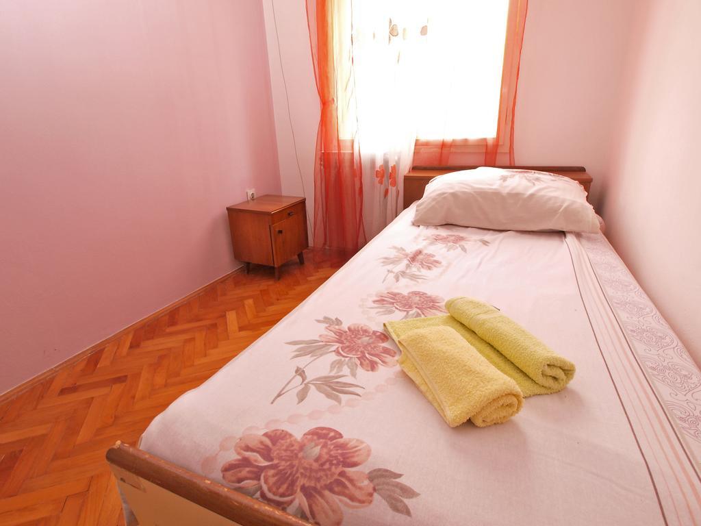 Apartments Ivanka 1056 Pula Bagian luar foto