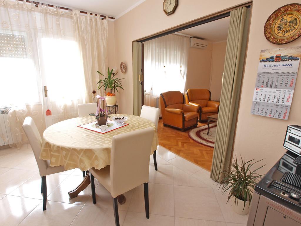 Apartments Ivanka 1056 Pula Bagian luar foto