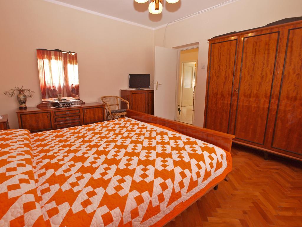 Apartments Ivanka 1056 Pula Bagian luar foto